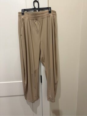 Old Navy Sleek Tech Barrel pants